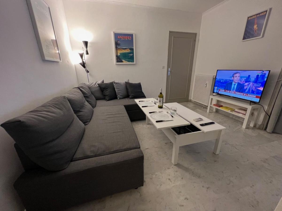 ואלאוריס Seafront - Beautiful Flat With Aircon And Comfortable Loggia מראה חיצוני תמונה