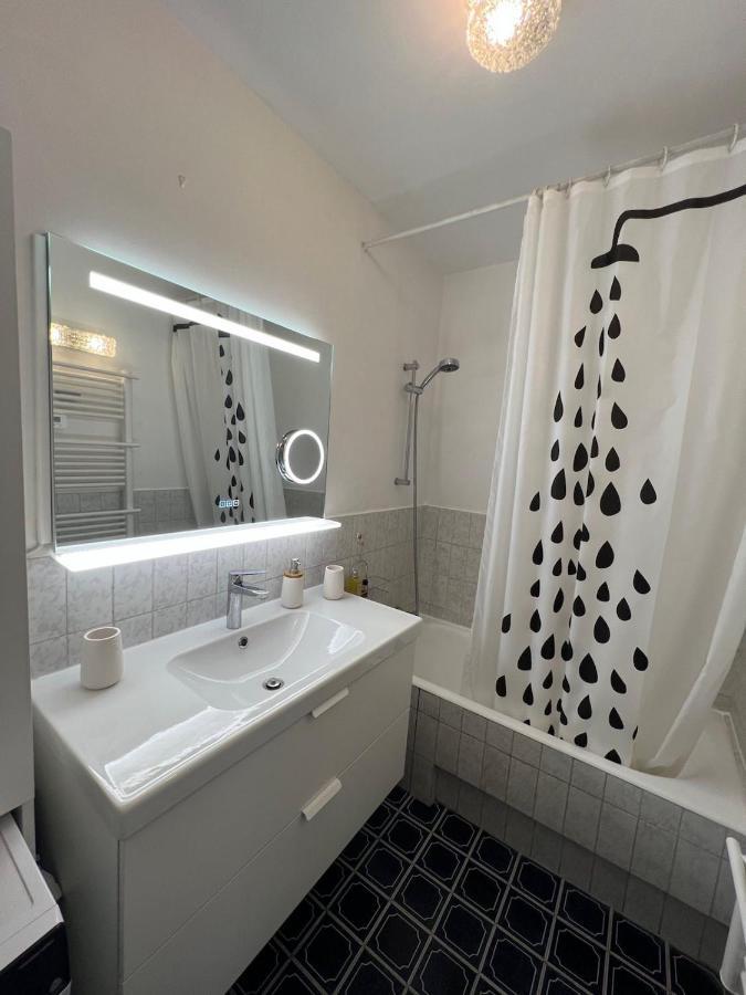 ואלאוריס Seafront - Beautiful Flat With Aircon And Comfortable Loggia מראה חיצוני תמונה