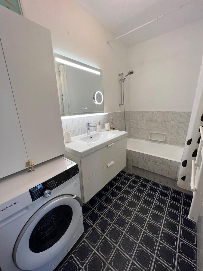 ואלאוריס Seafront - Beautiful Flat With Aircon And Comfortable Loggia מראה חיצוני תמונה